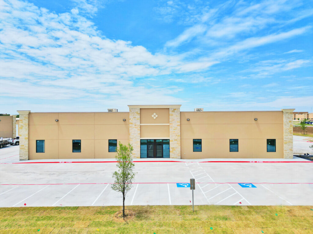 LanCarte Commercial finalizes the lease of 11,875 square foot industrial space in Markum Business Park in Fort Worth, TX.
